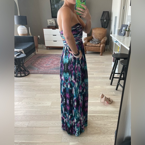 Laundry by shelli segal multicolored gown with cut out back size 2 - Picture 3 of 4